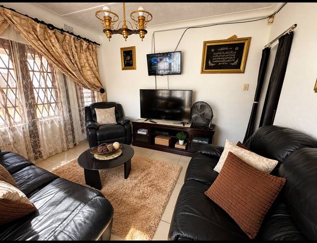 3 BEDROOM HOUSE FOR SALE IN SOPHIATOWN